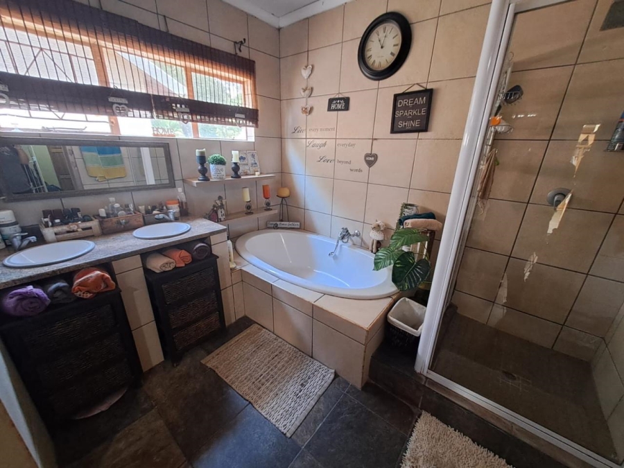 4 Bedroom Property for Sale in Three Rivers Gauteng