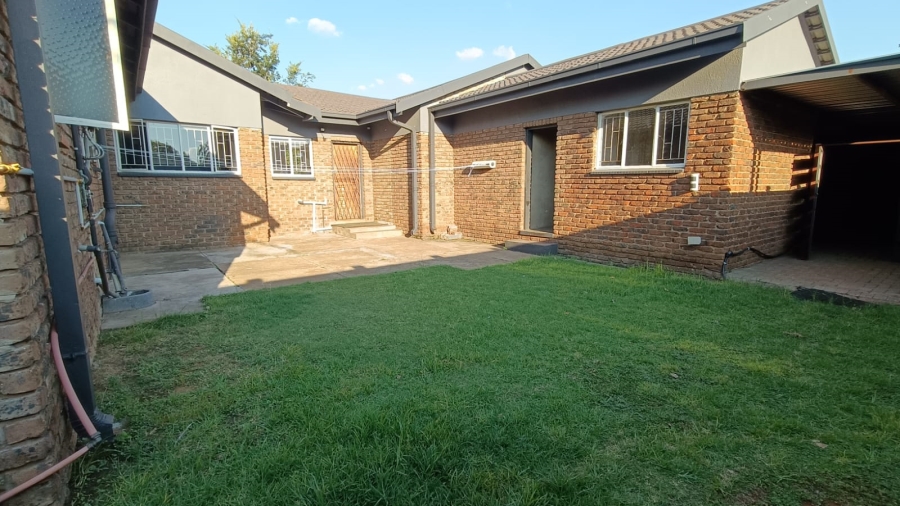 4 Bedroom Property for Sale in Vanderbijlpark SE 2 Gauteng