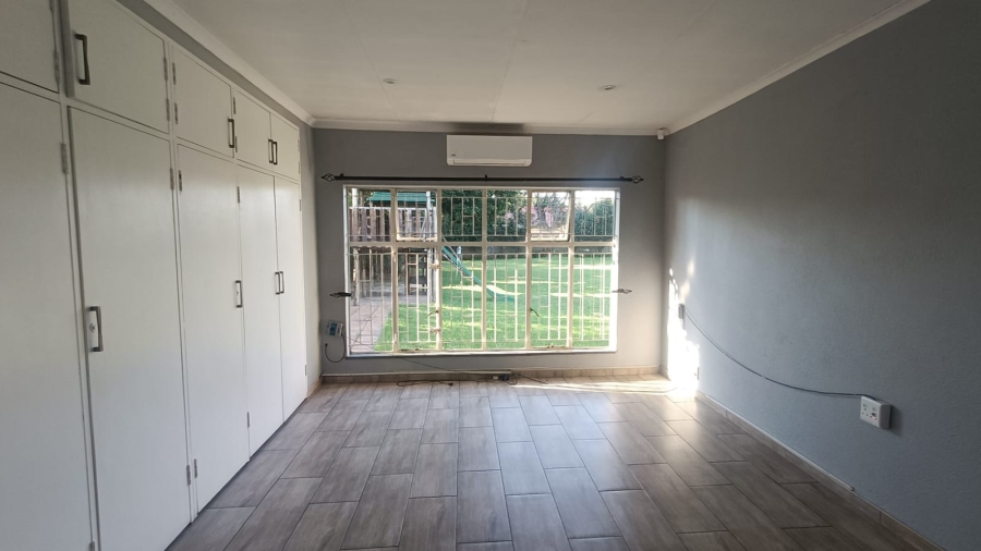 4 Bedroom Property for Sale in Vanderbijlpark SE 2 Gauteng