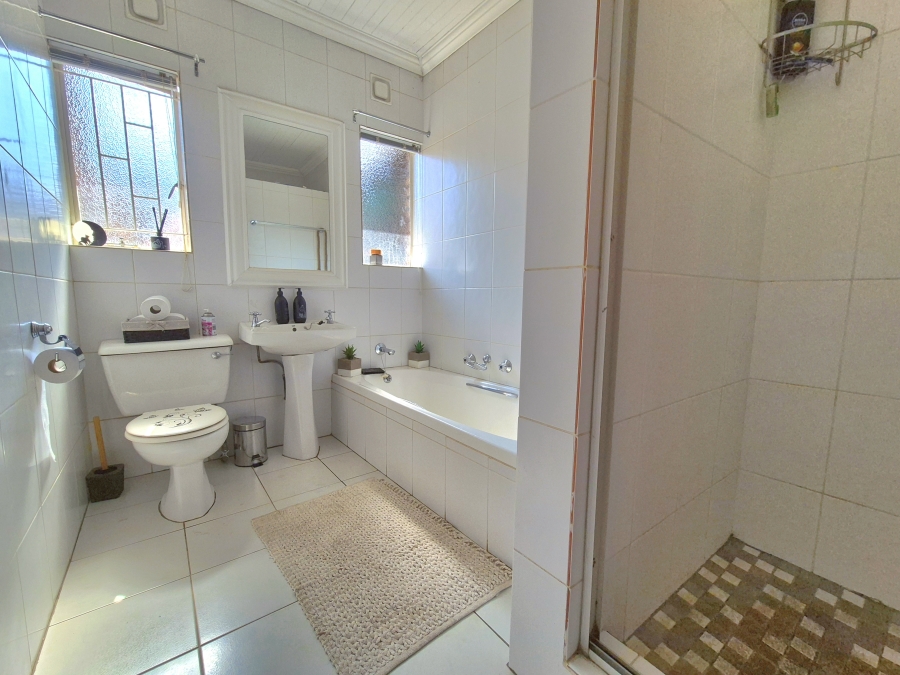 3 Bedroom Property for Sale in Larrendale Gauteng