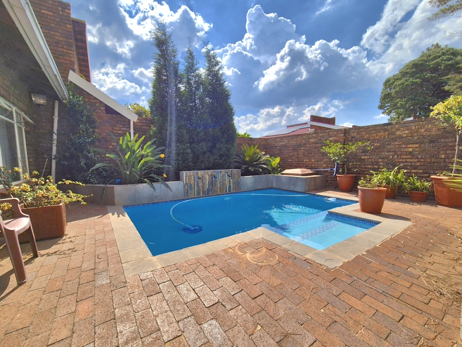 3 Bedroom Property for Sale in Larrendale Gauteng