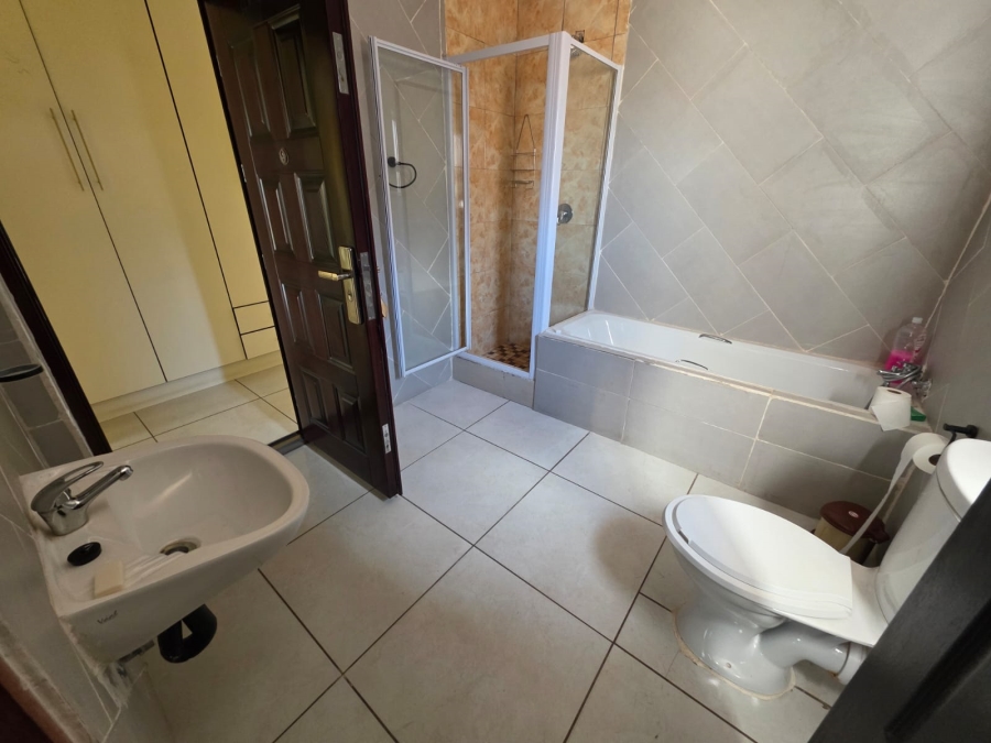 5 Bedroom Property for Sale in Three Rivers East Gauteng