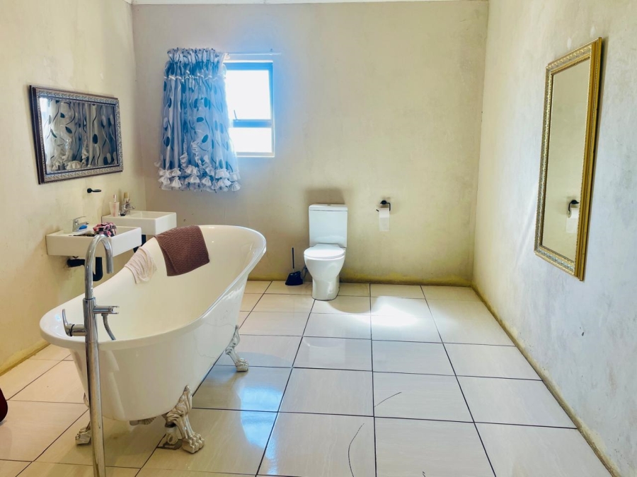 5 Bedroom Property for Sale in Three Rivers East Gauteng