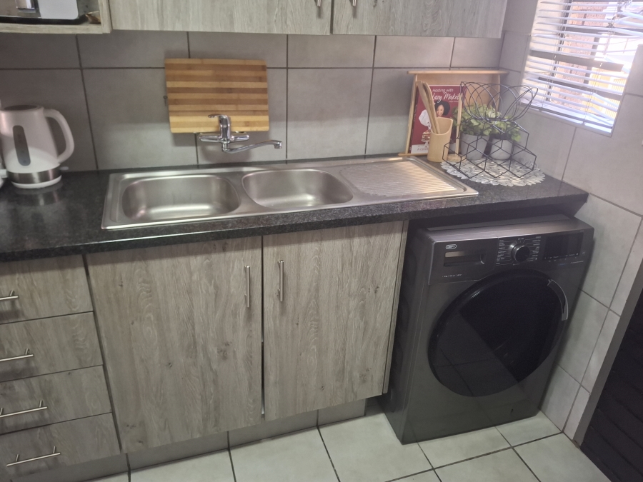 2 Bedroom Property for Sale in Heuweloord Gauteng