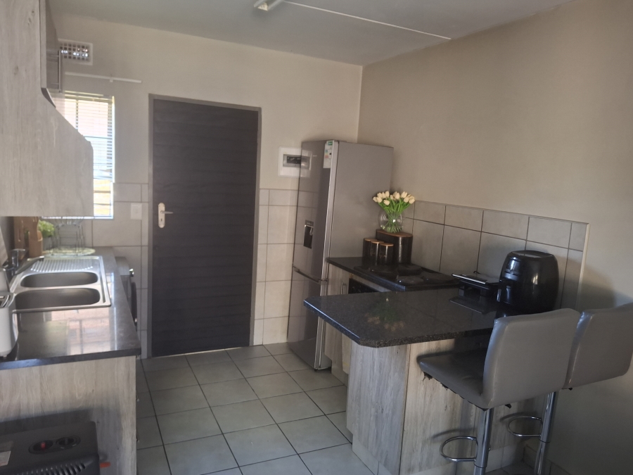 2 Bedroom Property for Sale in Heuweloord Gauteng