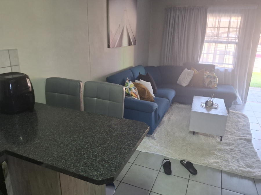2 Bedroom Property for Sale in Heuweloord Gauteng