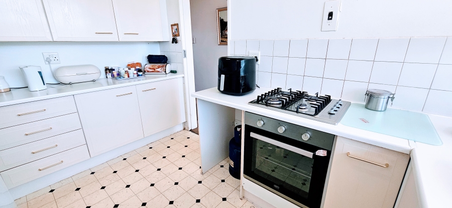 2 Bedroom Property for Sale in Three Rivers Proper Gauteng