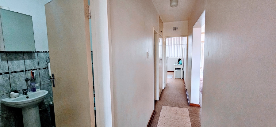 2 Bedroom Property for Sale in Three Rivers Proper Gauteng