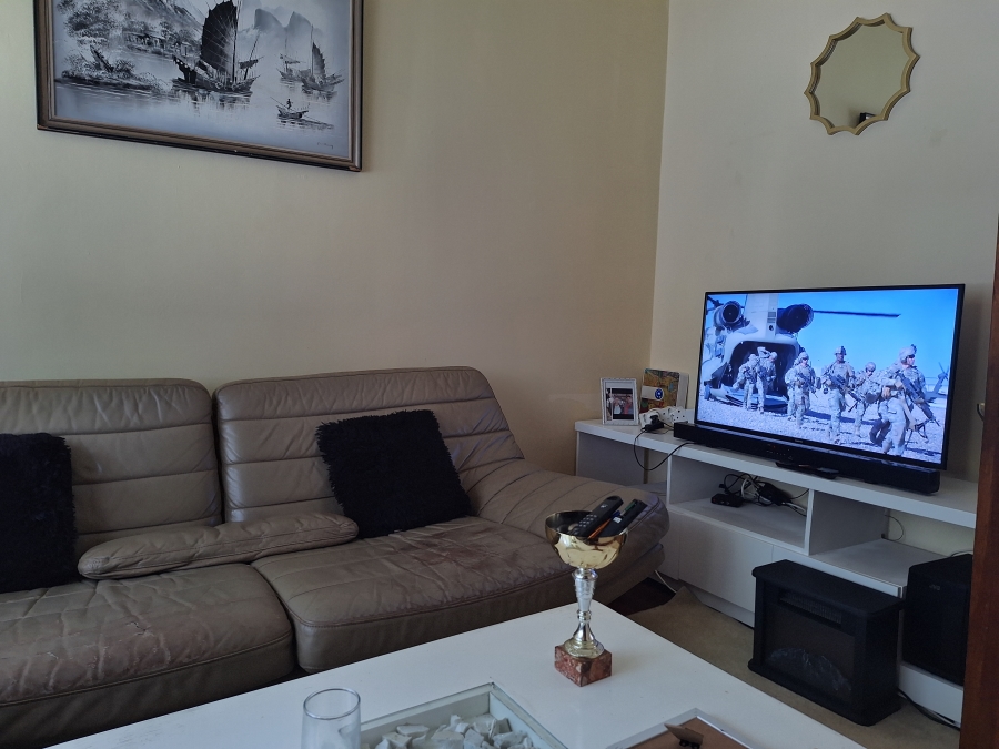 To Let 1 Bedroom Property for Rent in Florida Gauteng