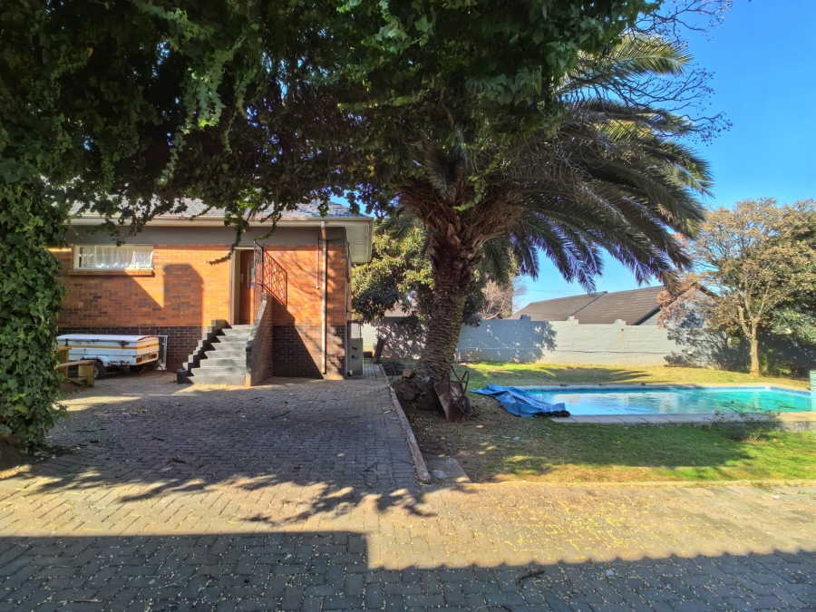 To Let 1 Bedroom Property for Rent in Florida Gauteng