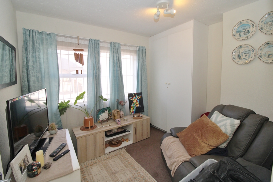 2 Bedroom Property for Sale in Wannenburghoogte Gauteng