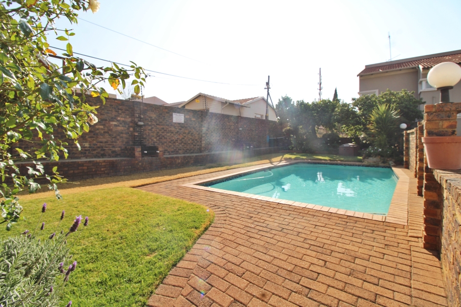 2 Bedroom Property for Sale in Wannenburghoogte Gauteng