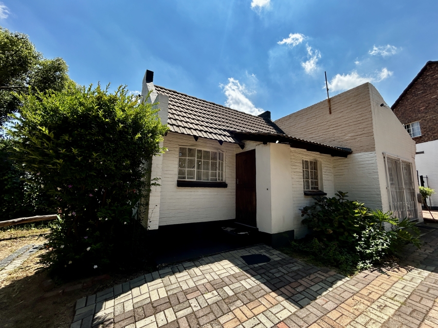 12 Bedroom Property for Sale in Glen Austin Gauteng