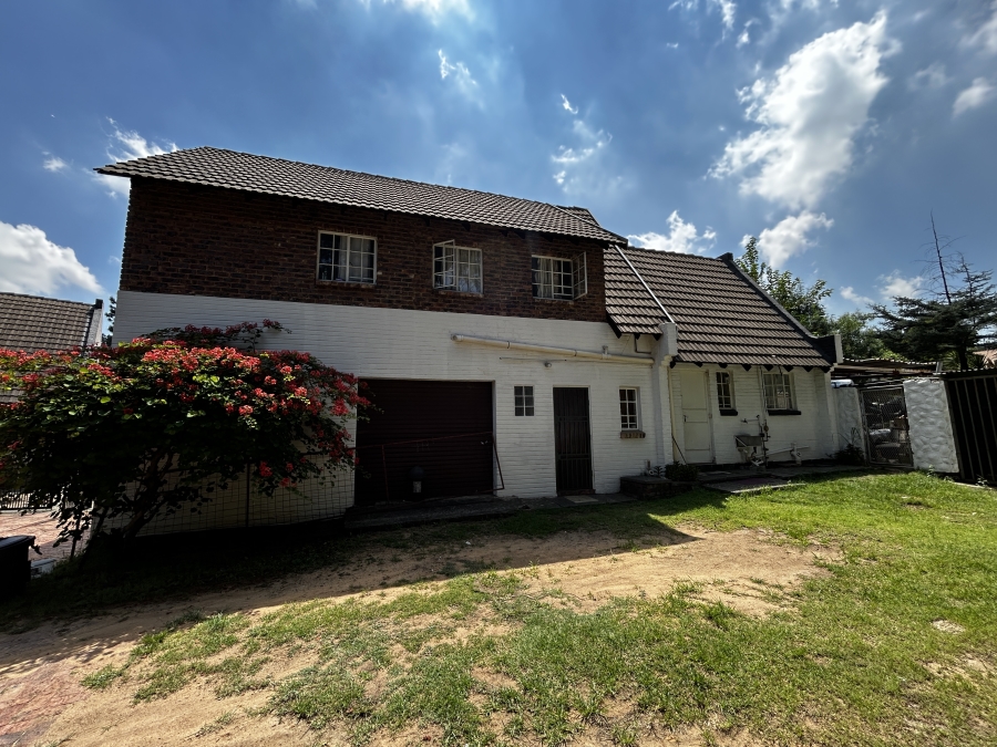 12 Bedroom Property for Sale in Glen Austin Gauteng