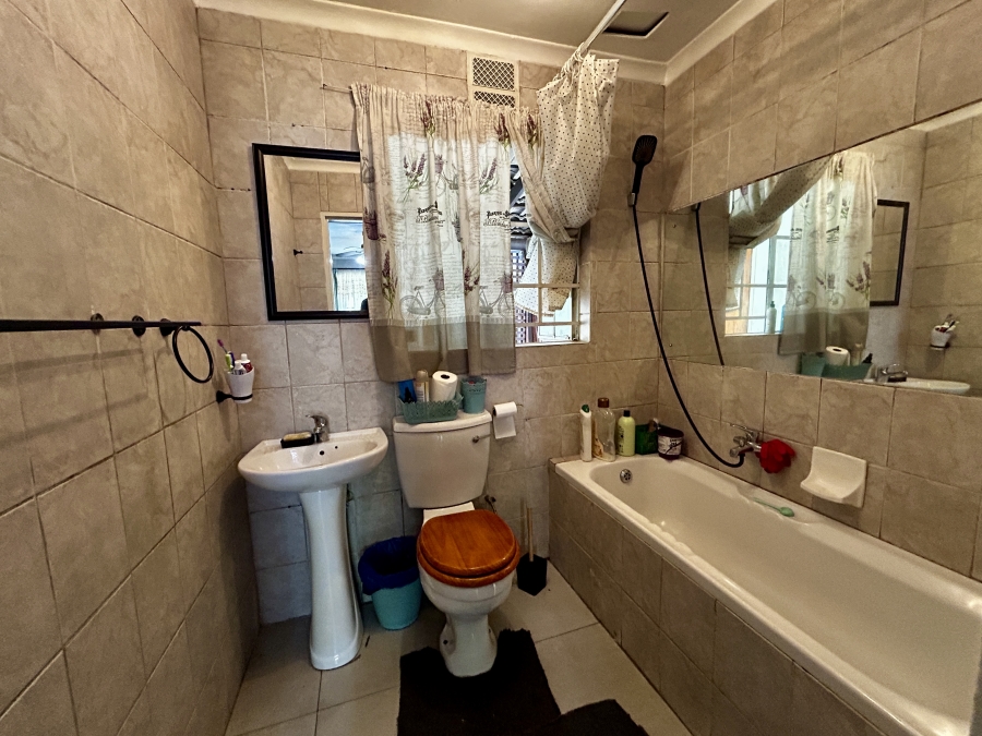 12 Bedroom Property for Sale in Glen Austin Gauteng