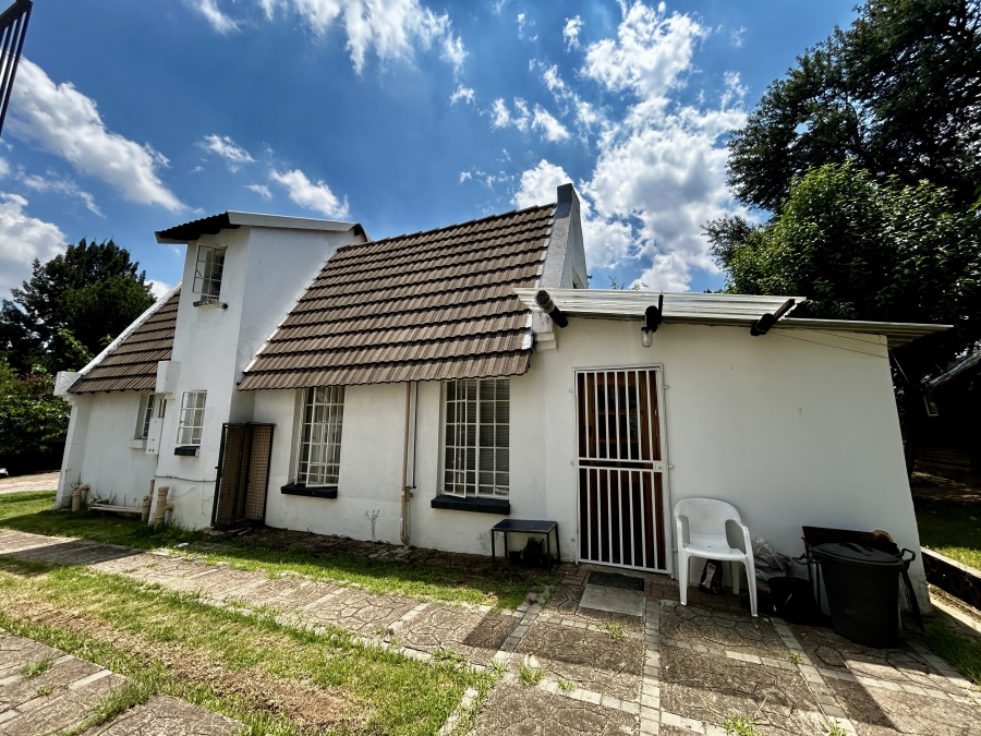 12 Bedroom Property for Sale in Glen Austin Gauteng