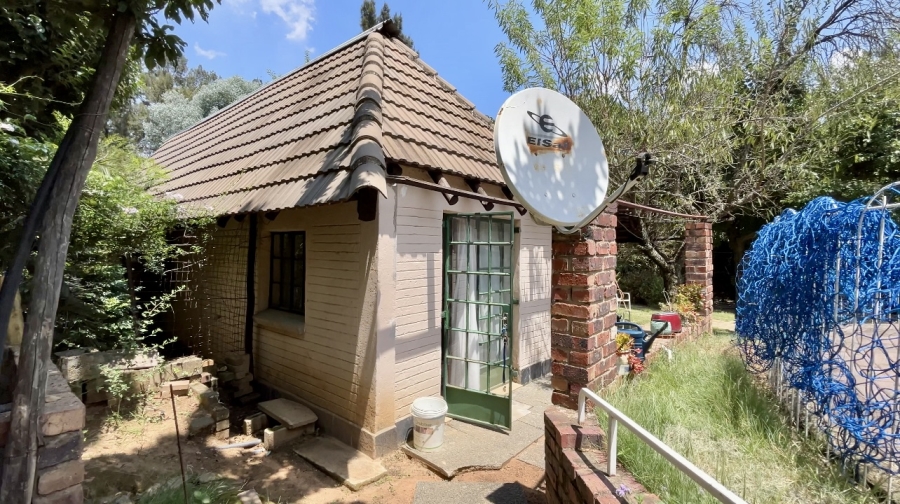 12 Bedroom Property for Sale in Glen Austin Gauteng