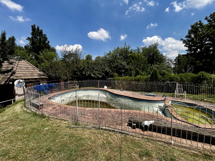 12 Bedroom Property for Sale in Glen Austin Gauteng