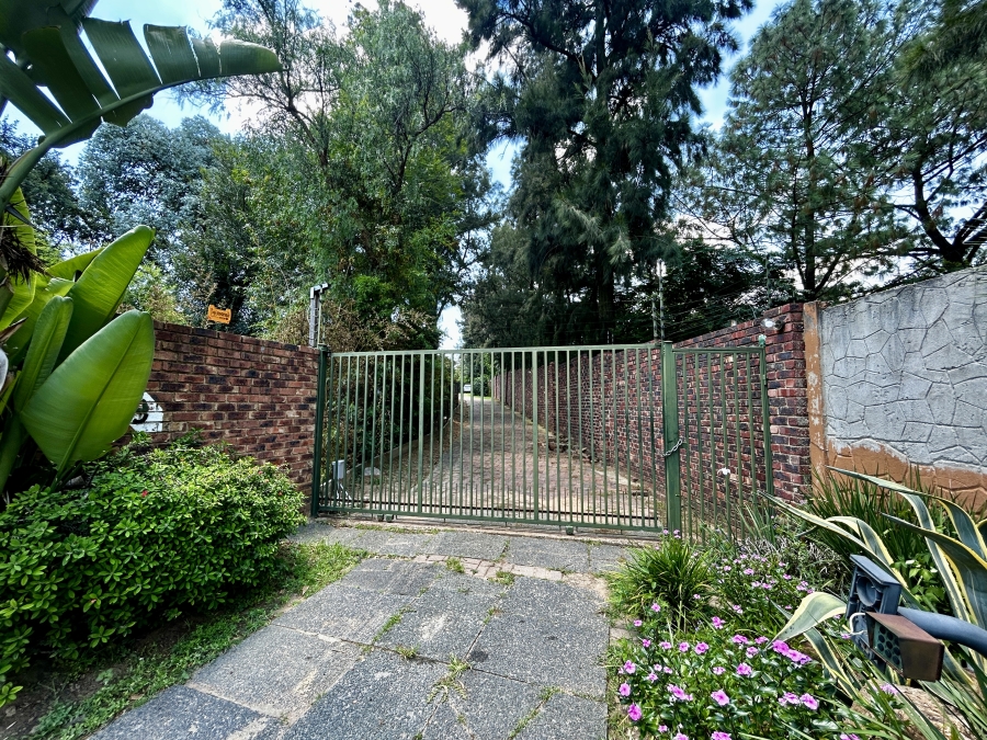 12 Bedroom Property for Sale in Glen Austin Gauteng