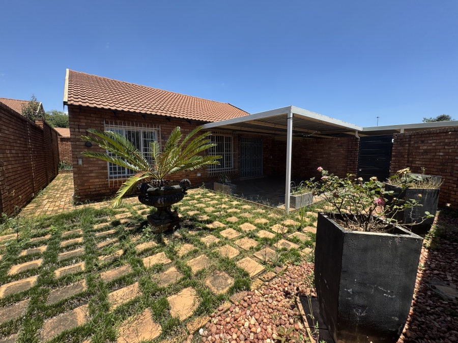 2 Bedroom Property for Sale in Elardus Park Gauteng