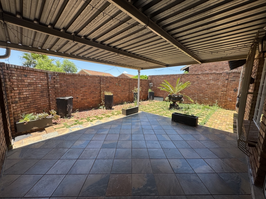 2 Bedroom Property for Sale in Elardus Park Gauteng