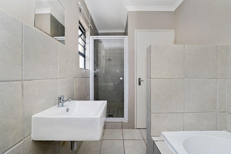 3 Bedroom Property for Sale in Noordwyk Gauteng