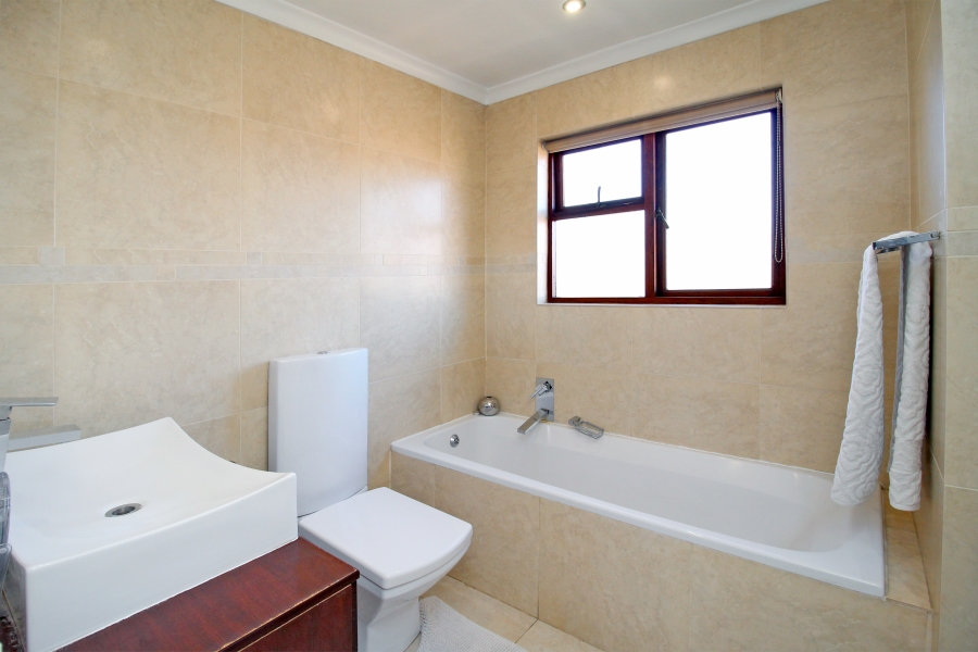 3 Bedroom Property for Sale in Barbeque Downs Gauteng