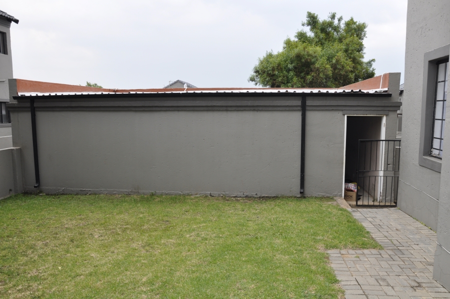 2 Bedroom Property for Sale in Noordwyk Gauteng