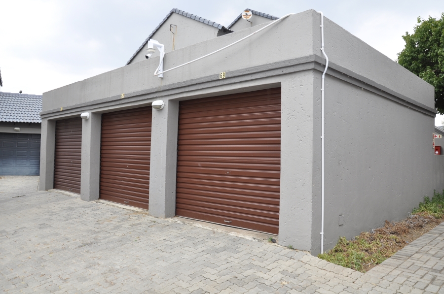 2 Bedroom Property for Sale in Noordwyk Gauteng