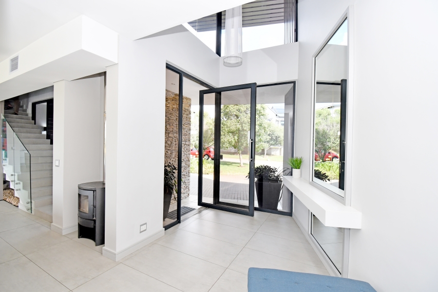 5 Bedroom Property for Sale in Copperleaf Estate Gauteng