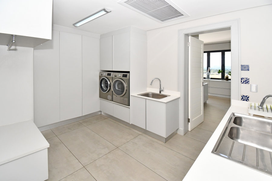 5 Bedroom Property for Sale in Copperleaf Estate Gauteng