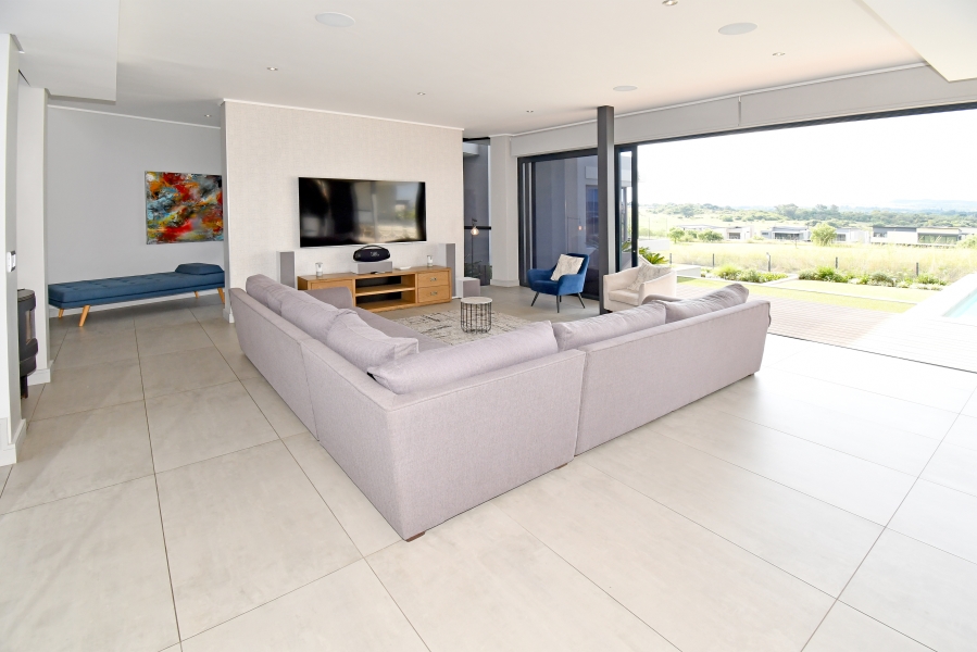 5 Bedroom Property for Sale in Copperleaf Estate Gauteng