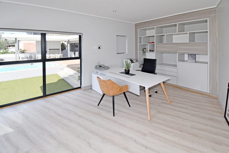 5 Bedroom Property for Sale in Copperleaf Estate Gauteng