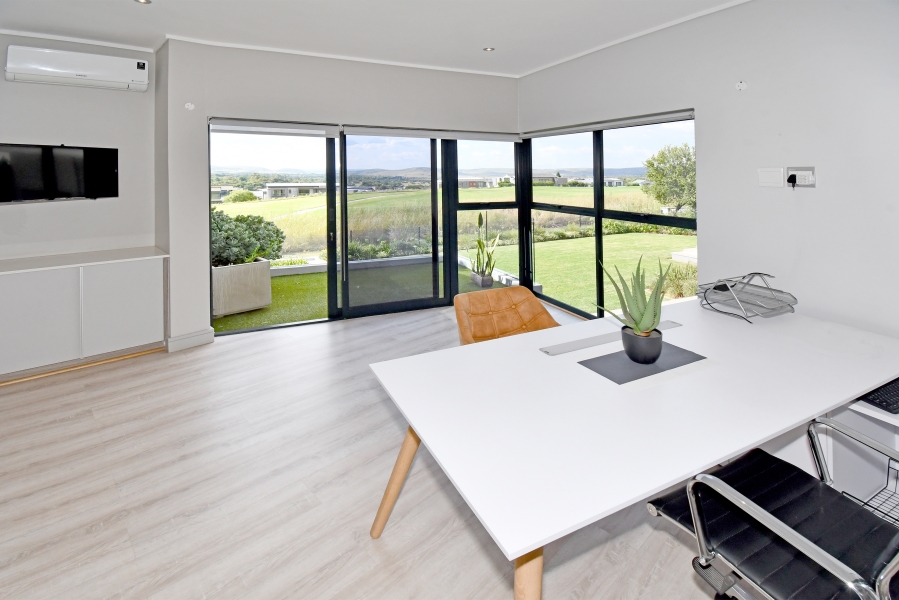 5 Bedroom Property for Sale in Copperleaf Estate Gauteng