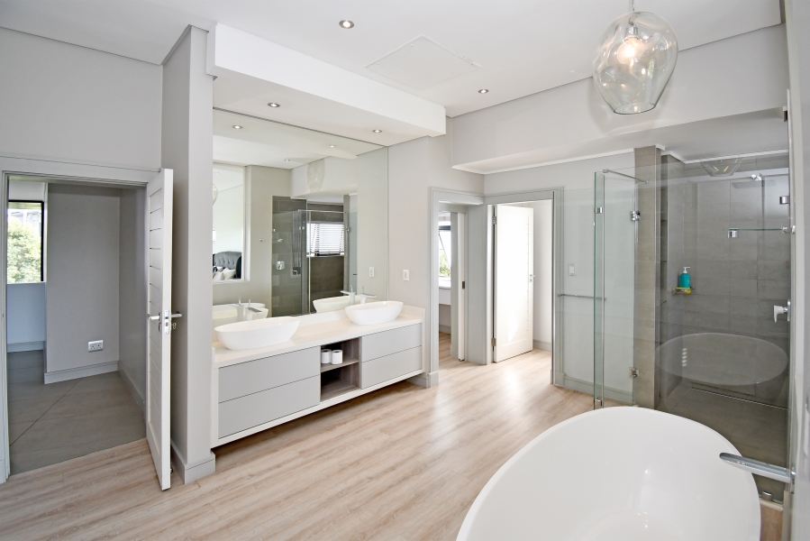 5 Bedroom Property for Sale in Copperleaf Estate Gauteng