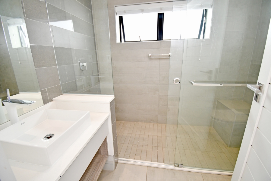 5 Bedroom Property for Sale in Copperleaf Estate Gauteng