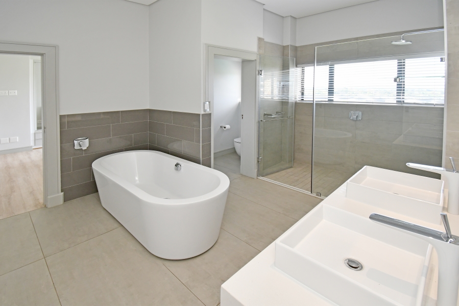 5 Bedroom Property for Sale in Copperleaf Estate Gauteng