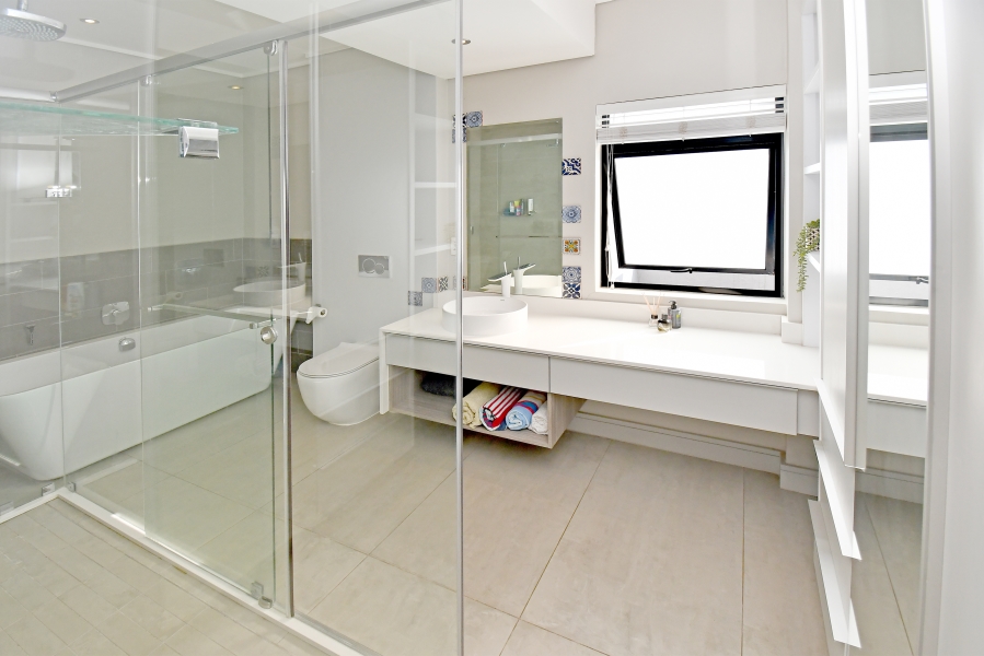 5 Bedroom Property for Sale in Copperleaf Estate Gauteng