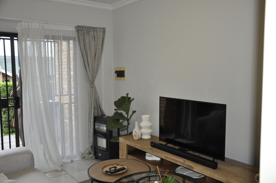 1 Bedroom Property for Sale in Rooihuiskraal North Gauteng