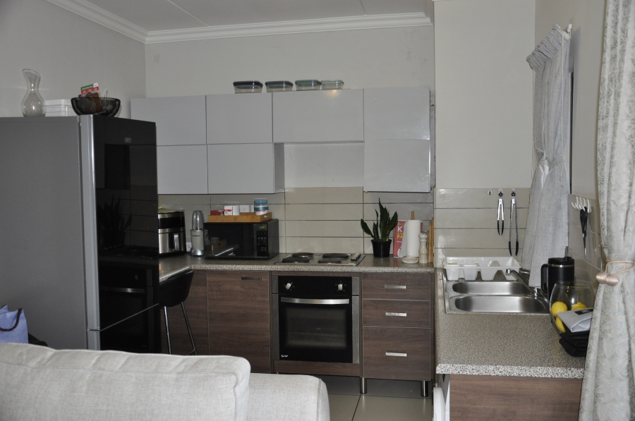 1 Bedroom Property for Sale in Rooihuiskraal North Gauteng