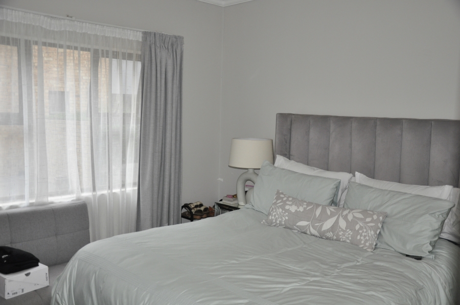 1 Bedroom Property for Sale in Rooihuiskraal North Gauteng