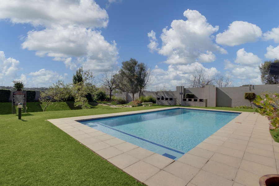 To Let 1 Bedroom Property for Rent in Lonehill Gauteng