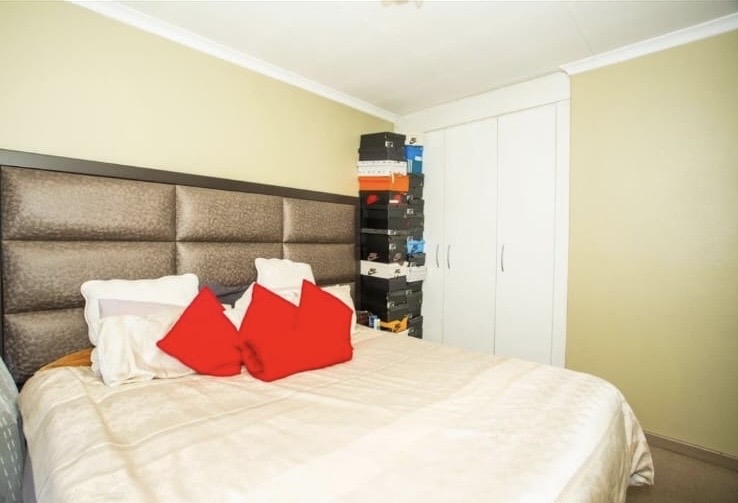 2 Bedroom Property for Sale in Vorna Valley Gauteng