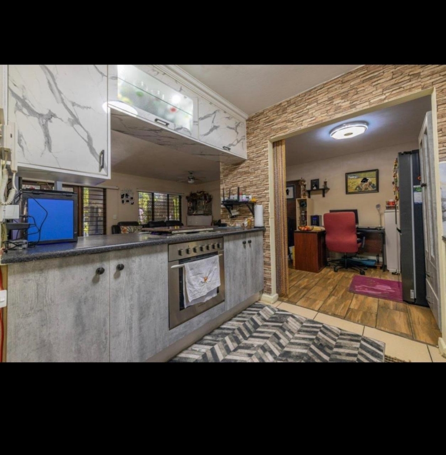 2 Bedroom Property for Sale in Vorna Valley Gauteng