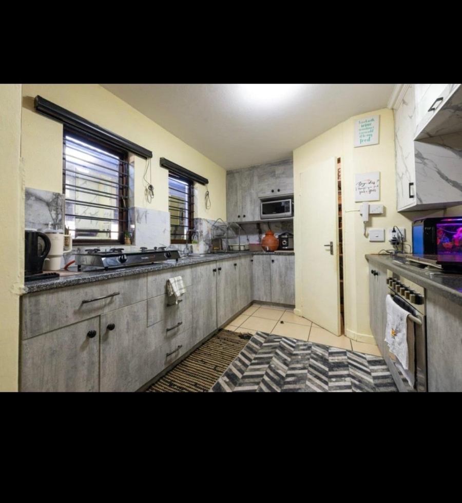 2 Bedroom Property for Sale in Vorna Valley Gauteng