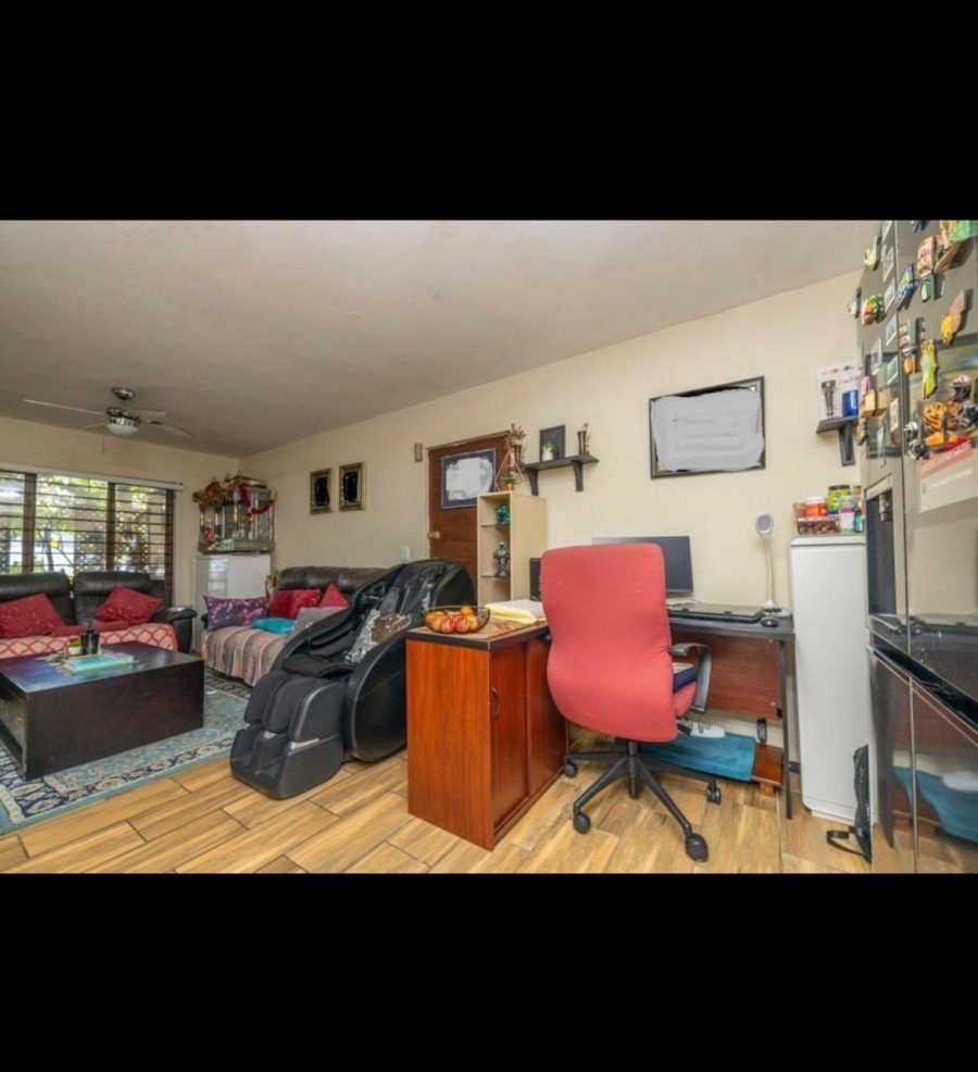 2 Bedroom Property for Sale in Vorna Valley Gauteng