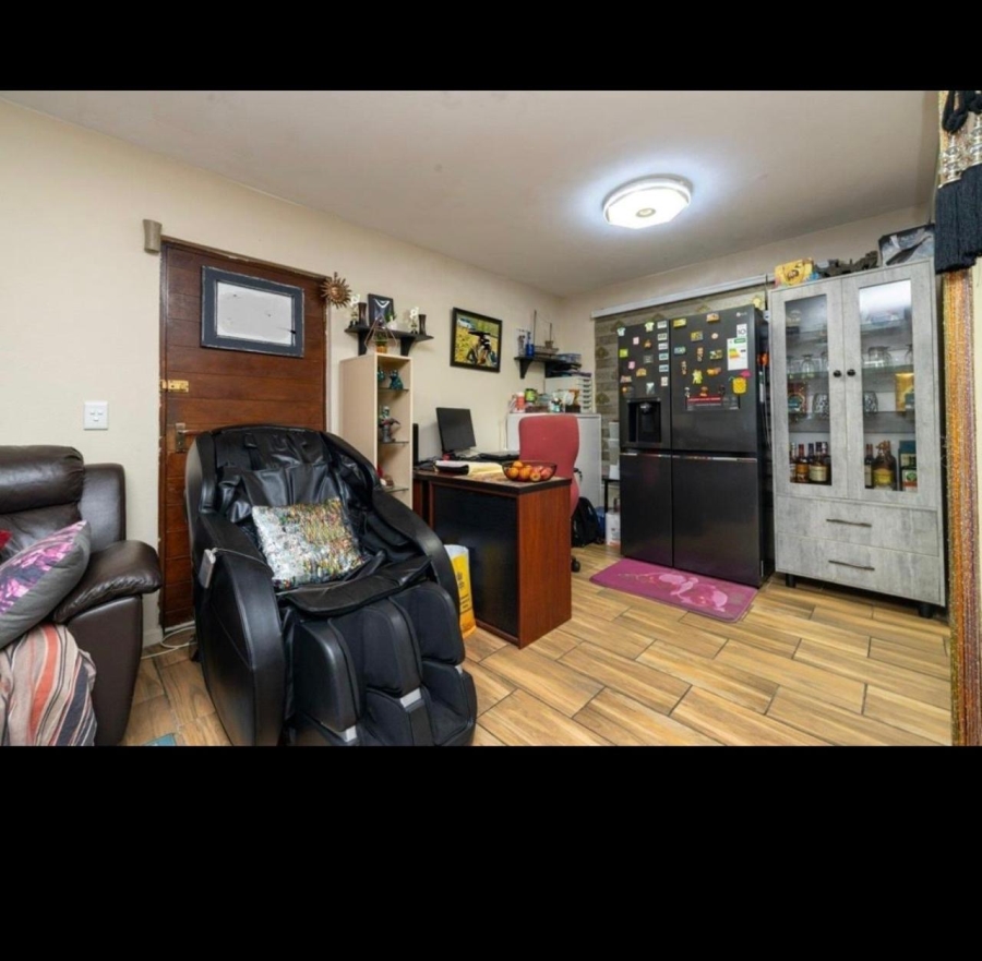 2 Bedroom Property for Sale in Vorna Valley Gauteng