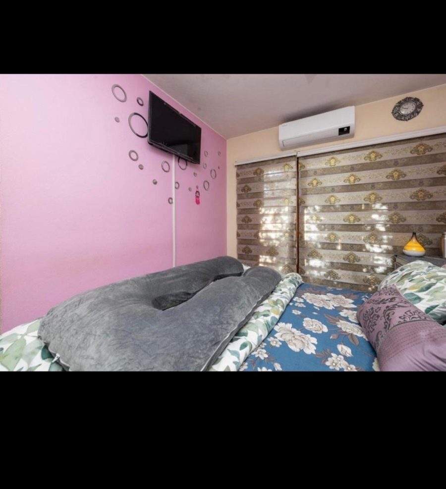 2 Bedroom Property for Sale in Vorna Valley Gauteng