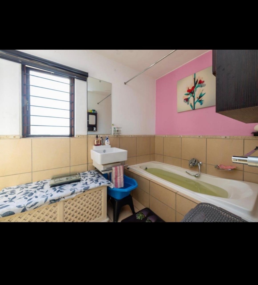 2 Bedroom Property for Sale in Vorna Valley Gauteng