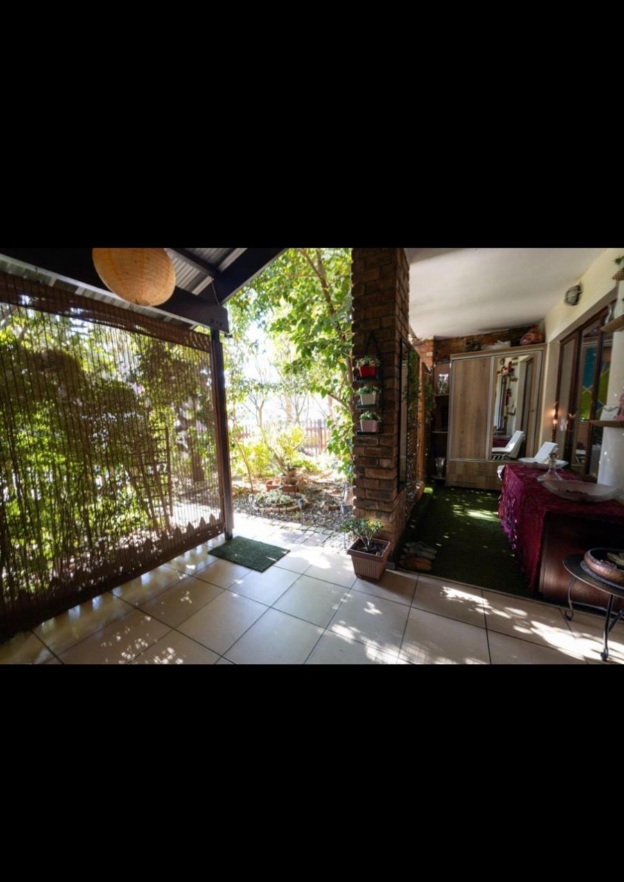 2 Bedroom Property for Sale in Vorna Valley Gauteng